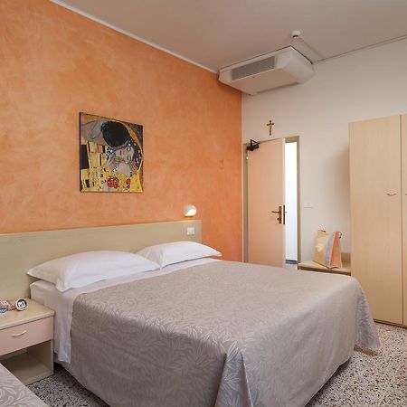 Hotel Alfa Tao Riccione Buitenkant foto