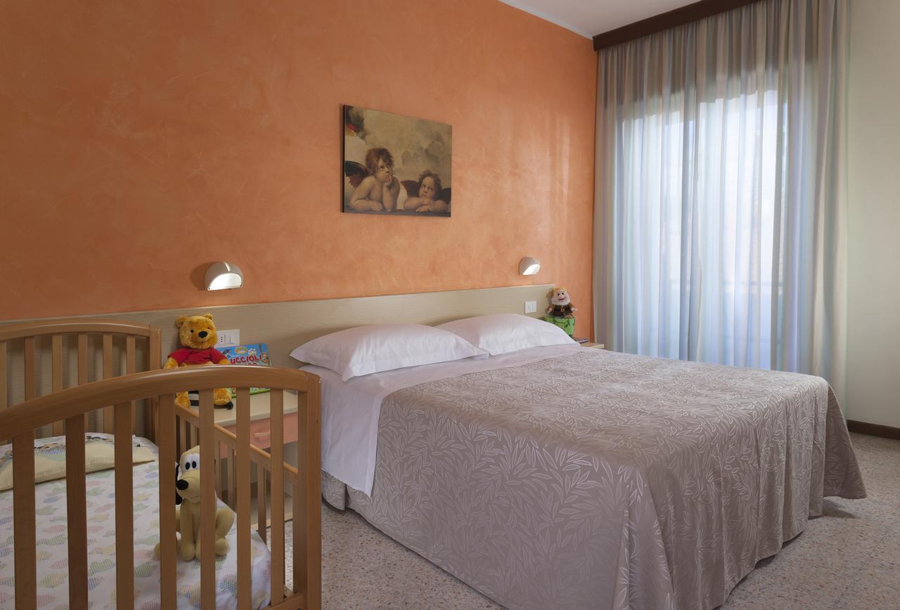Hotel Alfa Tao Riccione Buitenkant foto