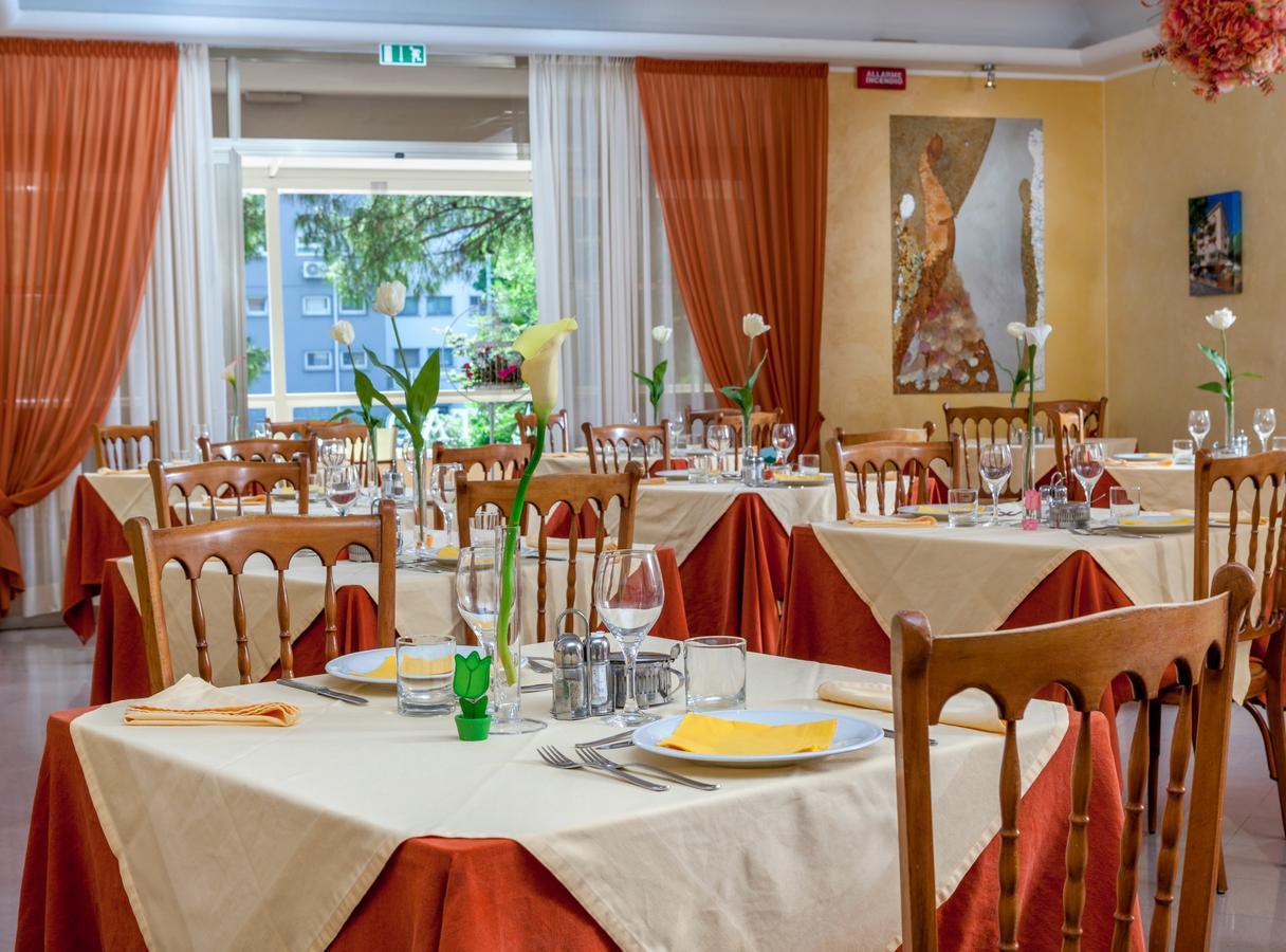 Hotel Alfa Tao Riccione Buitenkant foto