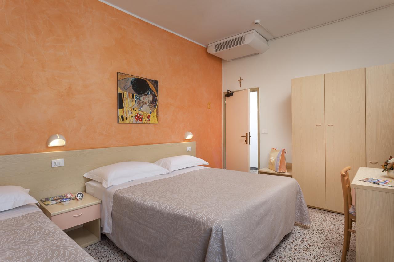 Hotel Alfa Tao Riccione Buitenkant foto