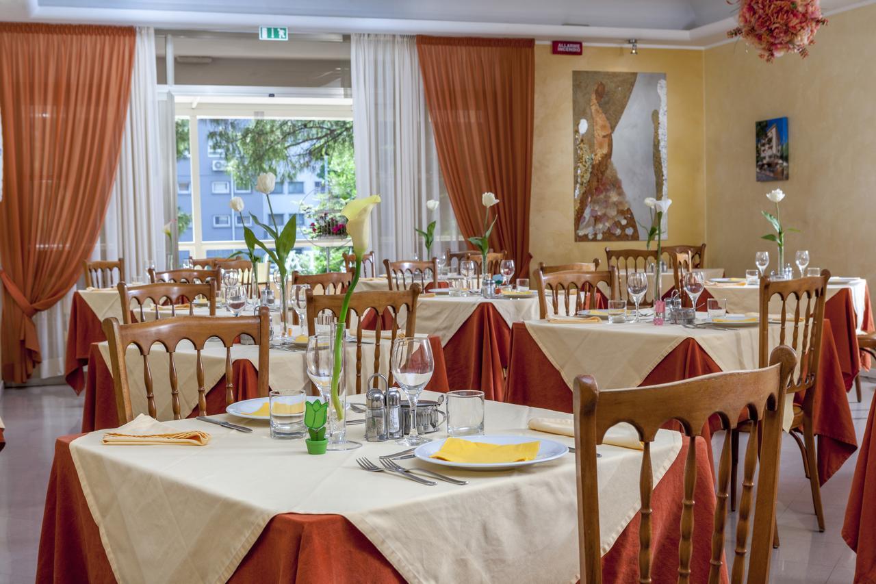 Hotel Alfa Tao Riccione Buitenkant foto