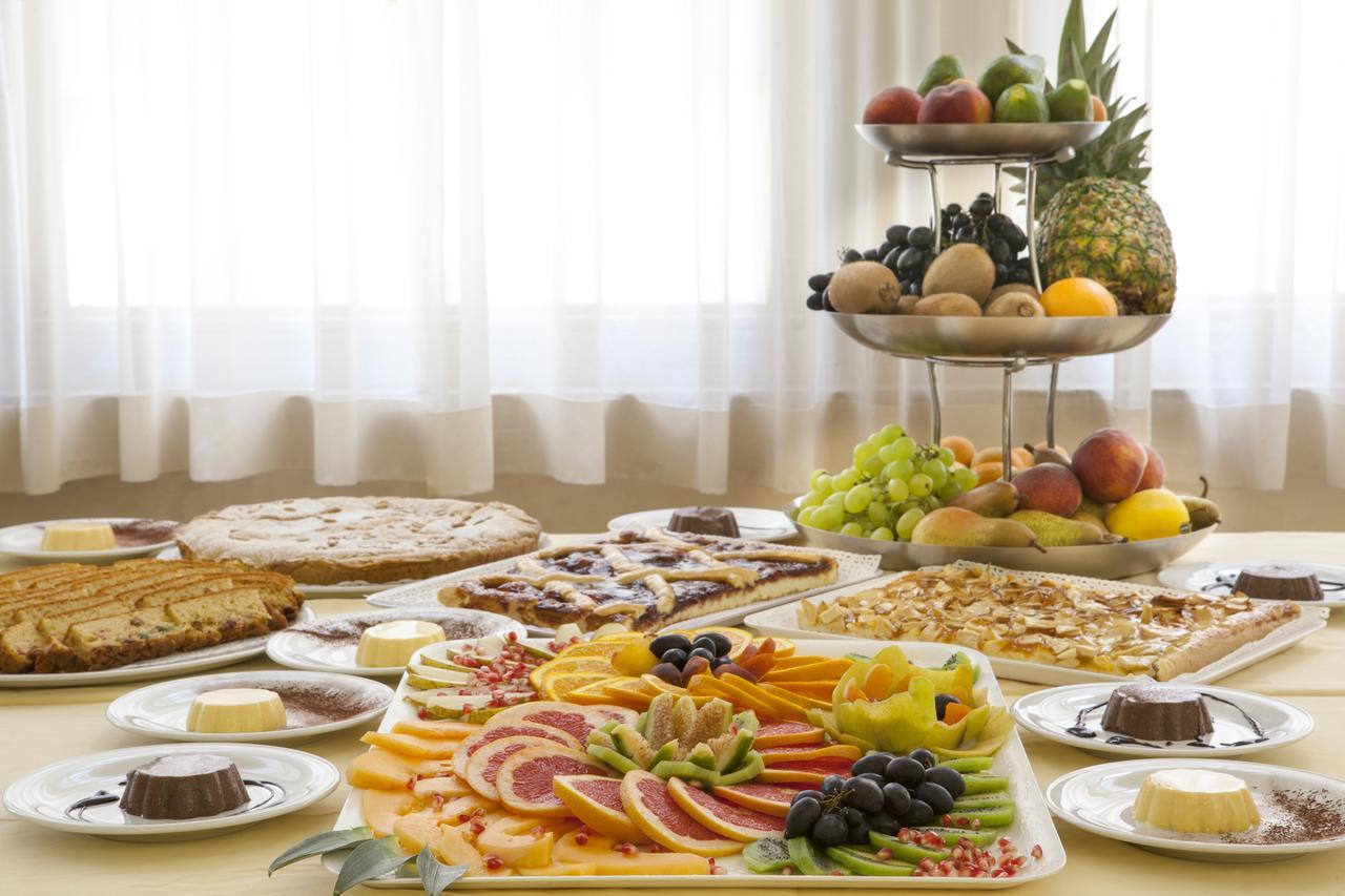 Hotel Alfa Tao Riccione Buitenkant foto