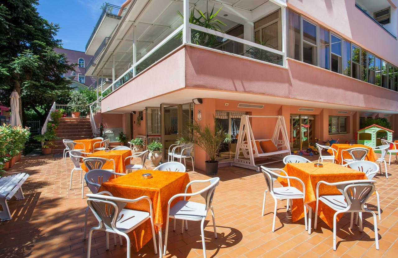 Hotel Alfa Tao Riccione Buitenkant foto
