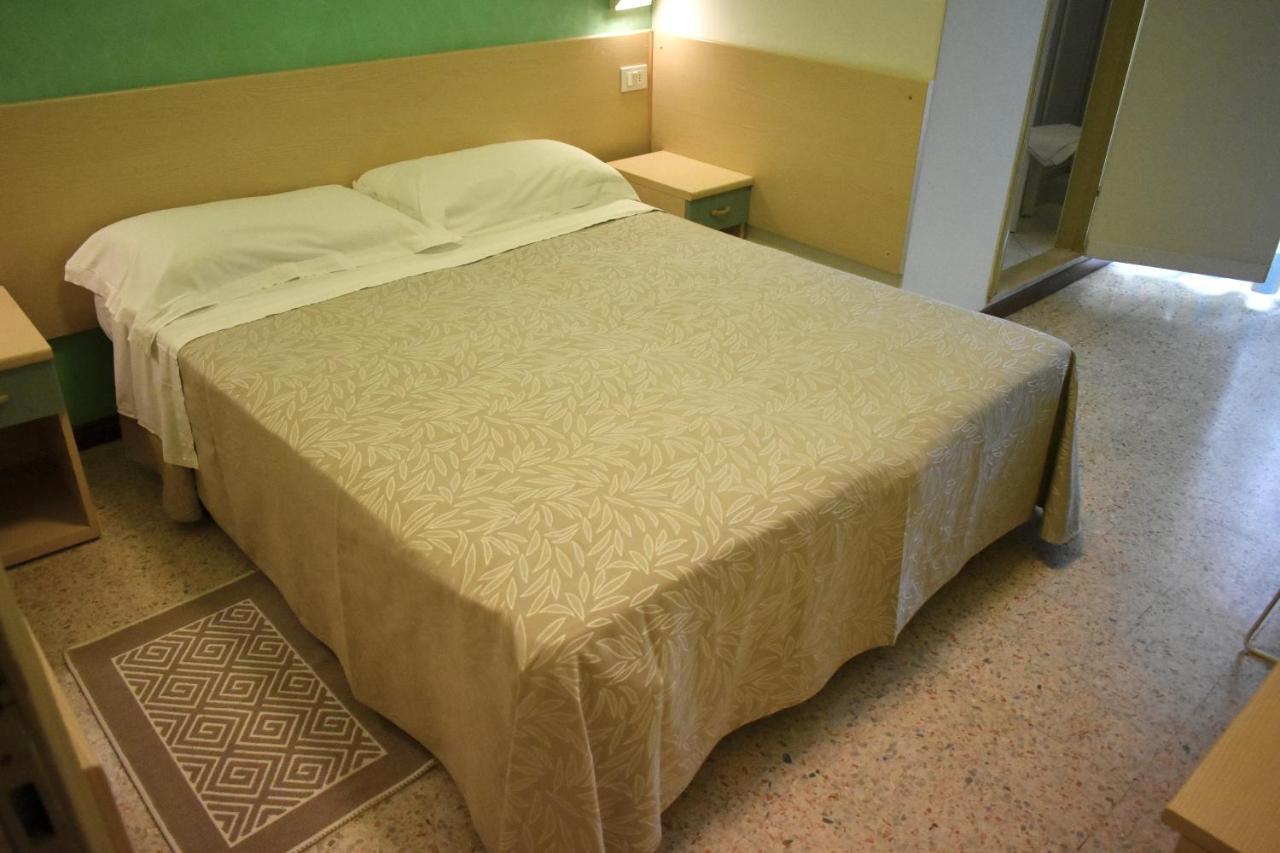 Hotel Alfa Tao Riccione Buitenkant foto