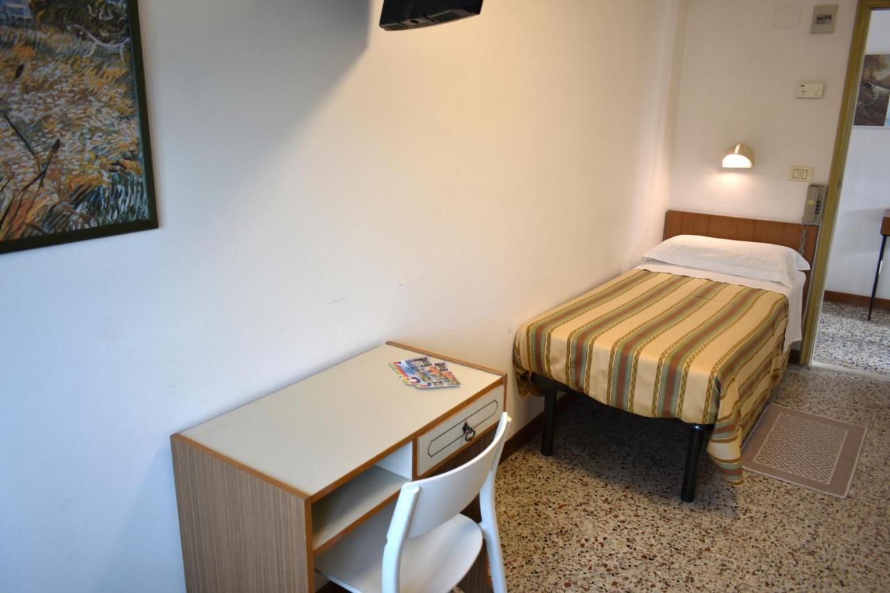 Hotel Alfa Tao Riccione Buitenkant foto