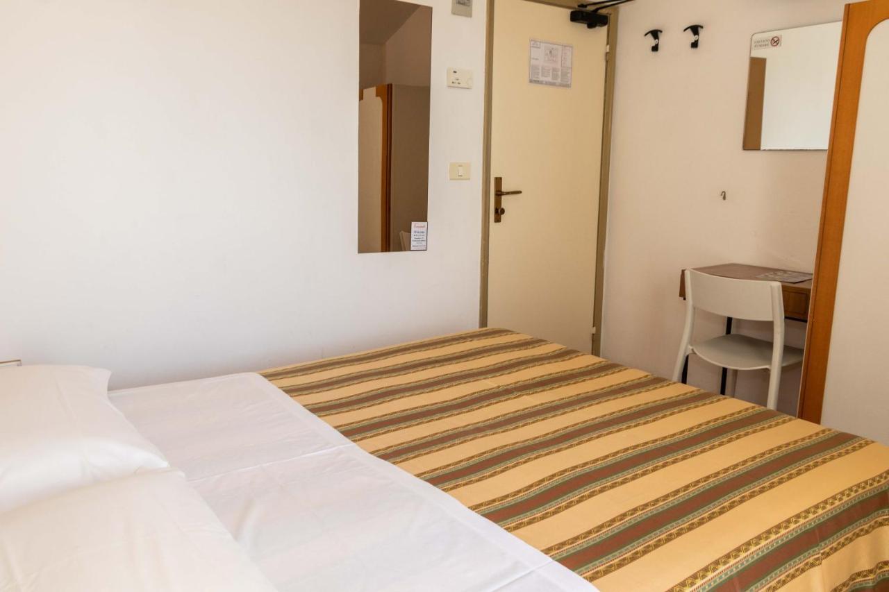 Hotel Alfa Tao Riccione Buitenkant foto