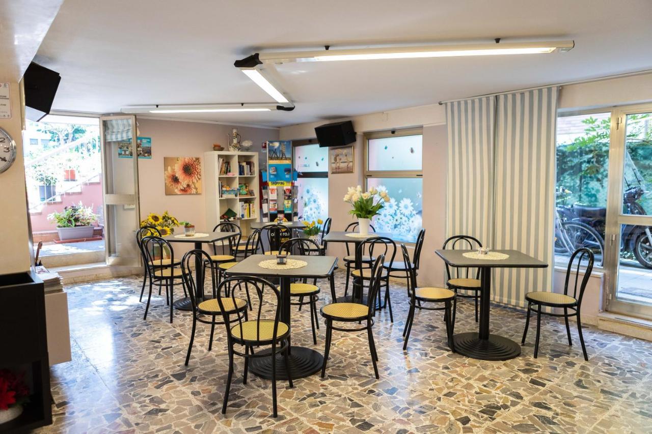 Hotel Alfa Tao Riccione Buitenkant foto