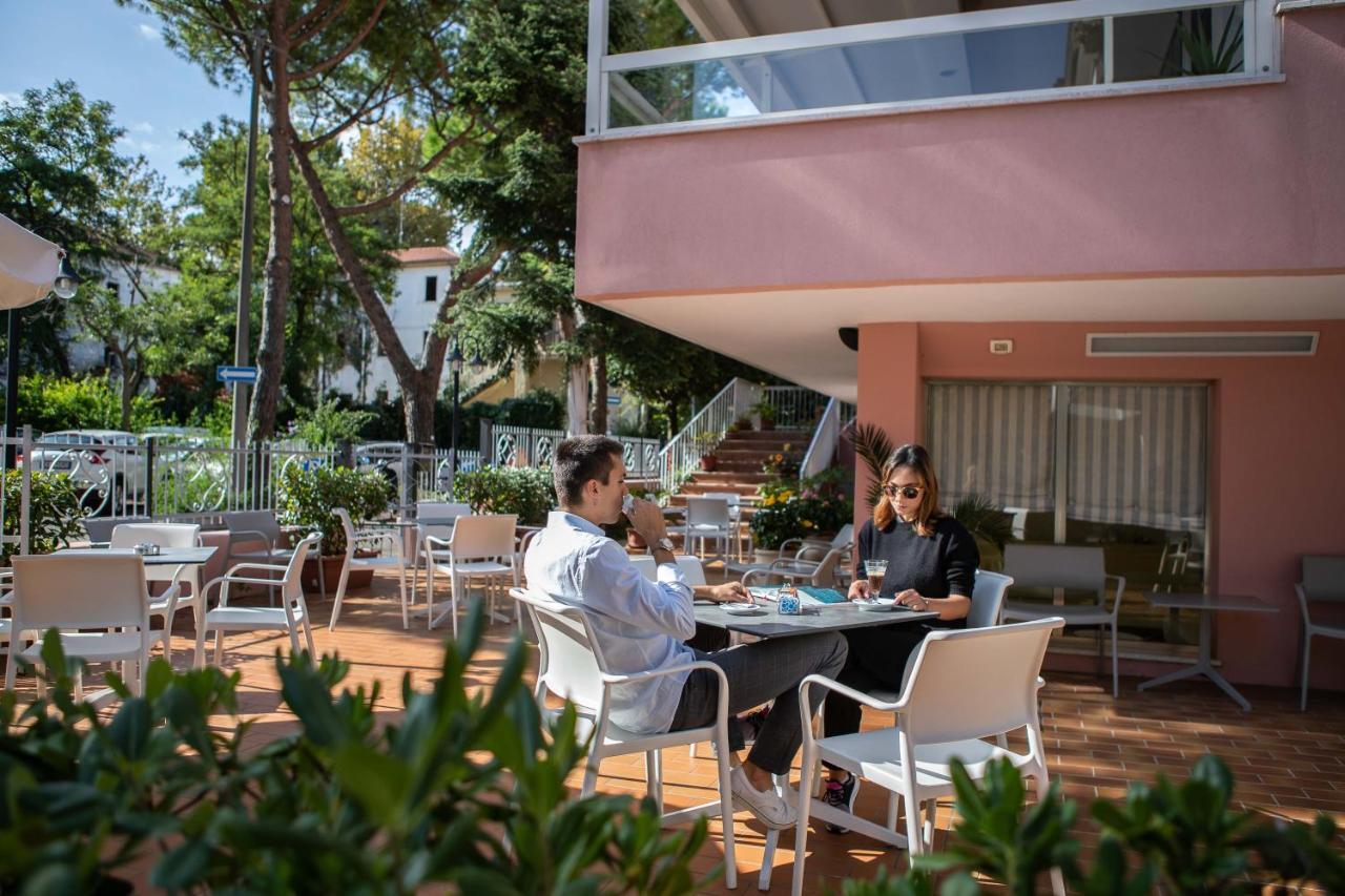 Hotel Alfa Tao Riccione Buitenkant foto