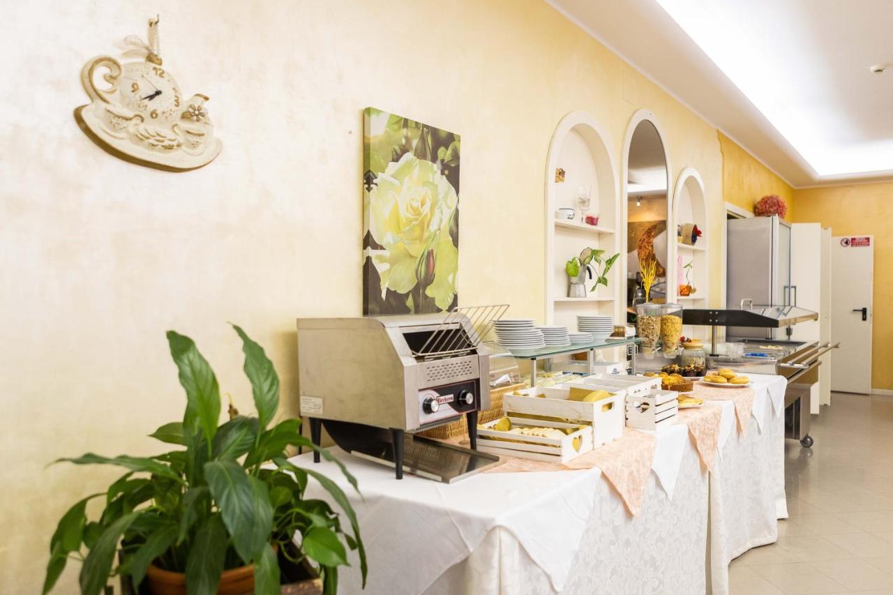 Hotel Alfa Tao Riccione Buitenkant foto