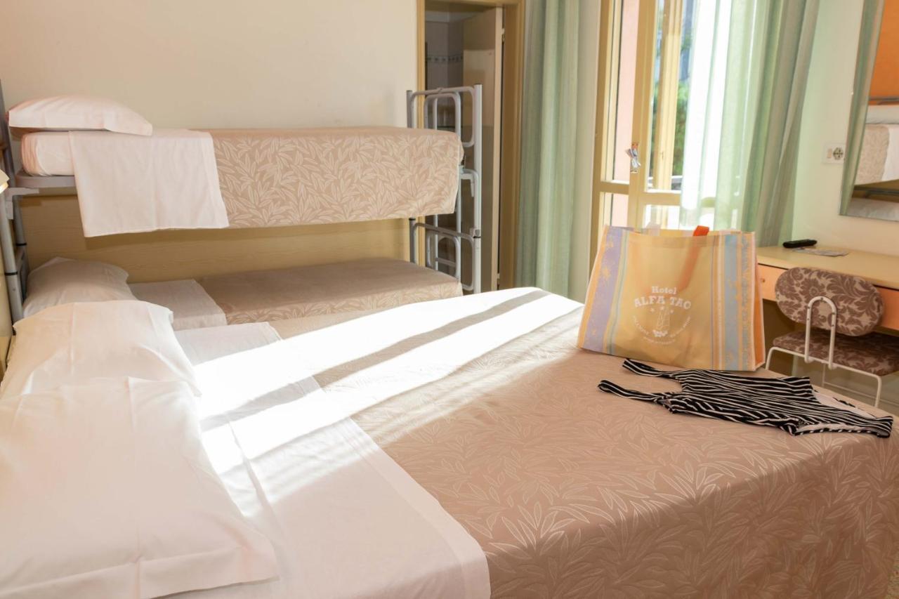 Hotel Alfa Tao Riccione Buitenkant foto